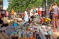bunter Flohmarkt auf der Karl-Heine-Straße