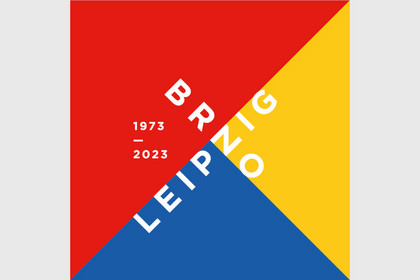 in einem Quadrat finden sich die Farben rot für Brünn und blau-gelb für Leipzig sowie die Schriftzüge beider Städte wieder