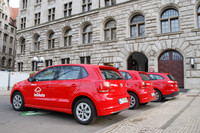 Autos der Carsharing-Anbieter teilAuto vor dem Neuen Rathaus