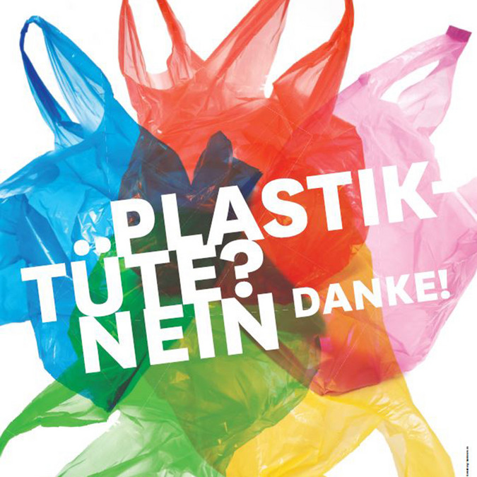 Plakat mit bunten Plastiktüten und der Aufschrift "Plastik-Tüte? Nein Danke!"