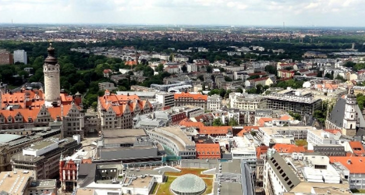 Blick von Unihochhaus auf Innenstadt und Neues Rathaus