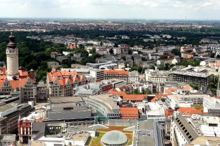 Blick von Unihochhaus auf Innenstadt und Neues Rathaus
