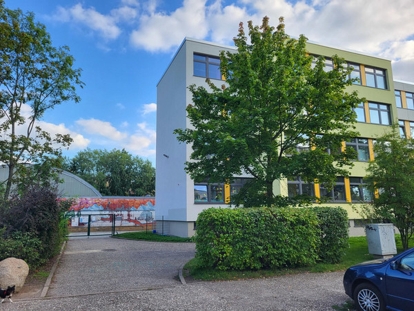 Gebäudeansicht Grundschule - 9. Schule