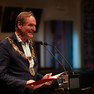 Oberbürgermeister Burkhard Jung hält eine Rede und lächelt dabei.