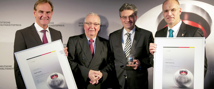 Verleihung des Nachhaltigkeitspreis an die Stadt Leipzig 2012 (links OBM Jung)