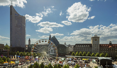 Stadtfest mit Riesenrad auf dem Augustusplatz in Leipzig