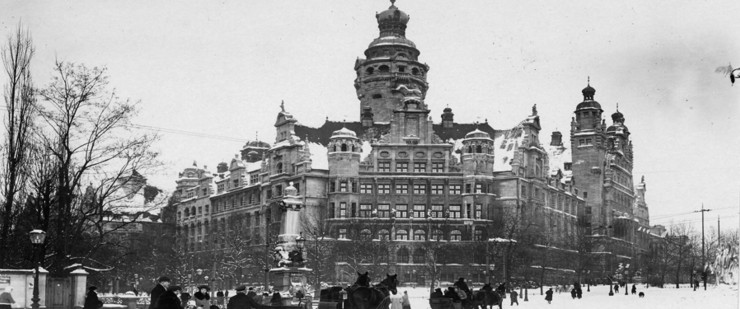 Fotografie des Neuen Rathauses im Winter 1920