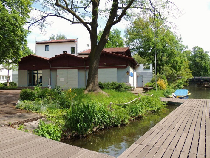 Bootshaus Wassersportanlage Ziegeleiweg und Vereinshaus.