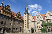 Schlossgebäude mit Türmen und Erkern