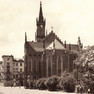 Historische Aufnahme der ersten Trinitatiskirche an der Leipziger Rudolphstrasse von 1847 im neogotischen Stil.