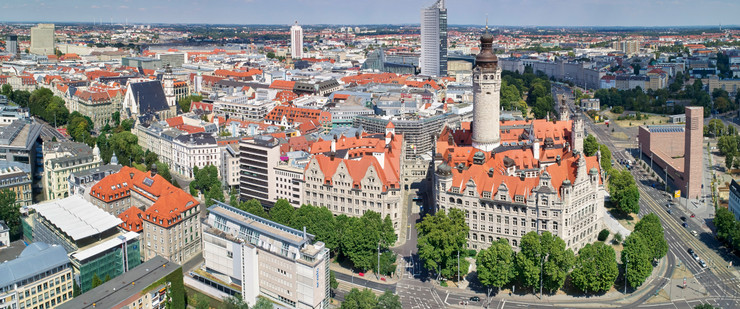 drone shot of "Neues Rathaus" in Leipzig