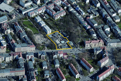 Schrägluftbild der Wolfgang-Heinze-Straße 29 mit gelber Markierungslinie