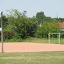 Kleiner Hartplatz mit einem Fußballtor auf dem Karl-Enders-Sportpark