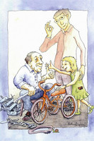 Opa repariert Fahrrad seiner Enkelin