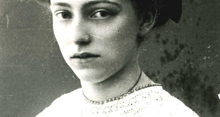 Porträtfoto schwarz-weiß, Lene Voigt (um 1910)