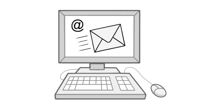 Ein Computer mit Tastatur und Maus. Auf dem Bildschirm ist ein Briefumschlag und das at-Zeichen zu sehen.