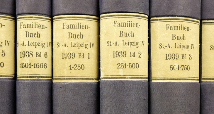 Buchrücken der Familienbücher der 1930er Jahre