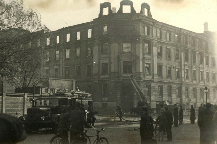 Feuerwehreinsatz in der Stephanstraße im Oktober 1943 nach einem Bombenangriff