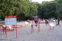 Trimm-Dich-Platz im Clara Park mit Fitnessgeräten