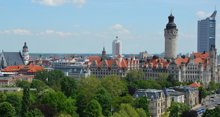 Skyline Leipzig mit Turm des Neuen Rathauses und City-Hochaus