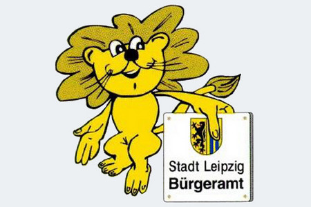 Abbildung eines stehenden, freundlich lächelnden Leipziger Löwen auf hellblauem Grund. Er hält ein Schild mit der Aufschrift: Stadt Leipzig, Bürgeramt.
