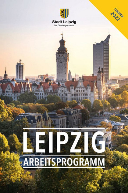 Titelblatt Foto vom Neuen Rathaus in der Abenddämmerung und dem Schriftzug in weißen Großbuchstaben "Arbeitsprogramm Leipzig 2023" sowie dem Stadtwappen