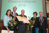 Die Preisträger Prof. Dr. Annette G. Beck-Sickinge und Dr. Manfred Rudersdorf bei der Übergabe des Leipziger Wissenschaftspreises 2016