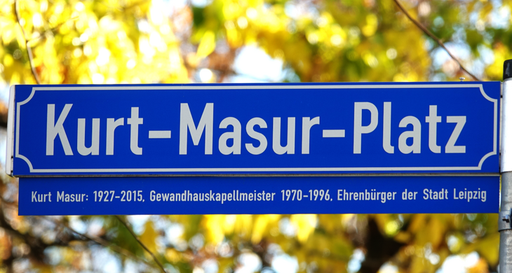Straßennamensschild Kurt-Masur-Platz