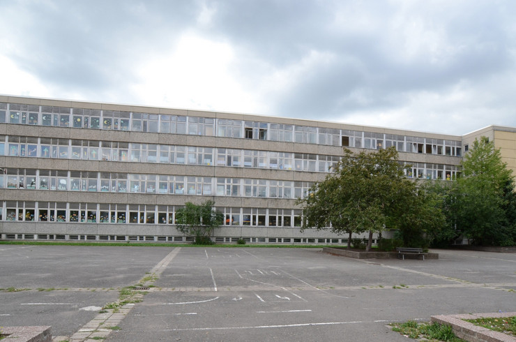 Gebäudeansicht Grundschule - 3. Schule