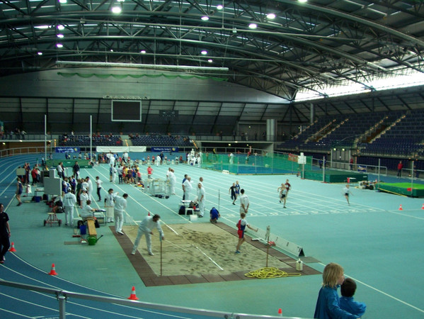 Verschieden parallel ablaufende Wettkämpfe beim Mitteldeutschen Schülerhallensportfest in der Arena Leipzig