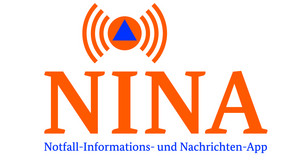 In orangenen Großbuchstaben steht das Ankronym NINA. Über dem "I" des Akronyms steht das mit Funkwellen links und rechts versehene Zivilschutzzeichen. Dies besteht aus einem blauen Dreieck in einem orangenen Kreis. Darunter steht in blauer Schrift "Notfall-Informations- und Nachrichten-App"