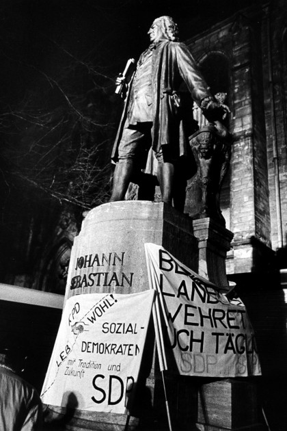 Demonstration posters on Thomaskirchhof