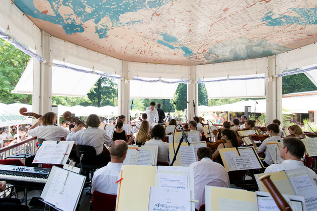 Orchester der Musikalischen Komödie im Musikpavillon im Clara-Zetkin-Park