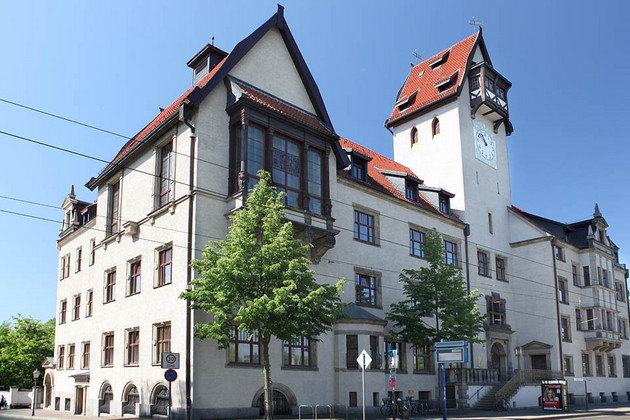 Das Gebäude, in dem sich das Bürgeramt Schönefeld befindet.
