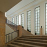 Die südliche Fenstergruppe des rassi Museums für Angewandte Kunst von Erdgeschoss-Foyer aus gesehen