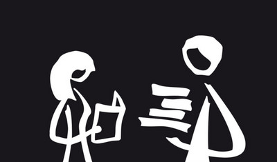 Logo der Bücherplauschrunde. Zwei Strichmännchen halten Bücher in der Hand.
