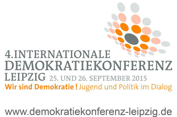 Logo Demokratiekonferenz mit Schriftzug und farbigen Punkten