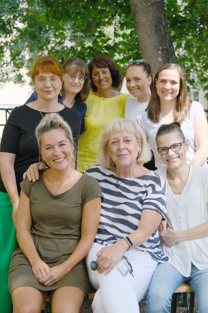 Gruppenfoto mit allen Familienhebammen von Leipzig