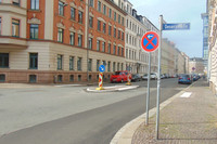 Schnorrstraße mit einer Fußgängerinsel auf der Straße zur leichteren Überquerung