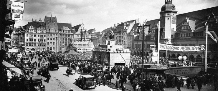 Fotografie des Leipziger Marktplatzes von der Petersstraße aus, um 1926