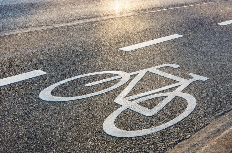 Fahrradsymbol auf Asphalt
