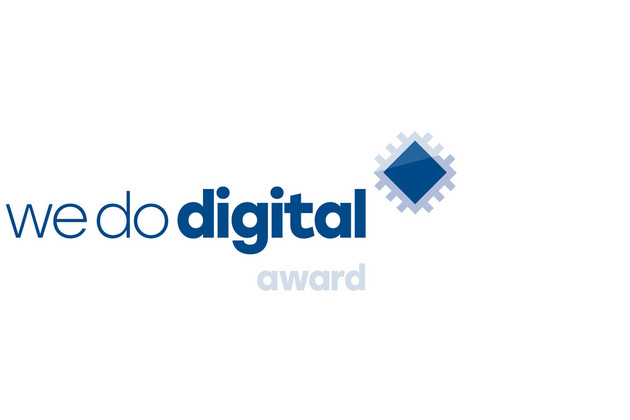 Blauer Schriftzug "We do digital award" auf weißem Grund, rechts daneben das Symbol eines Computerchips