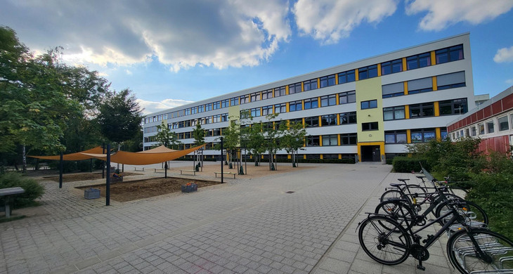 Gebäudeansicht Grundschule - 9. Schule