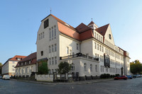Blick auf das Gebäude der Clara Wieck Grundschule