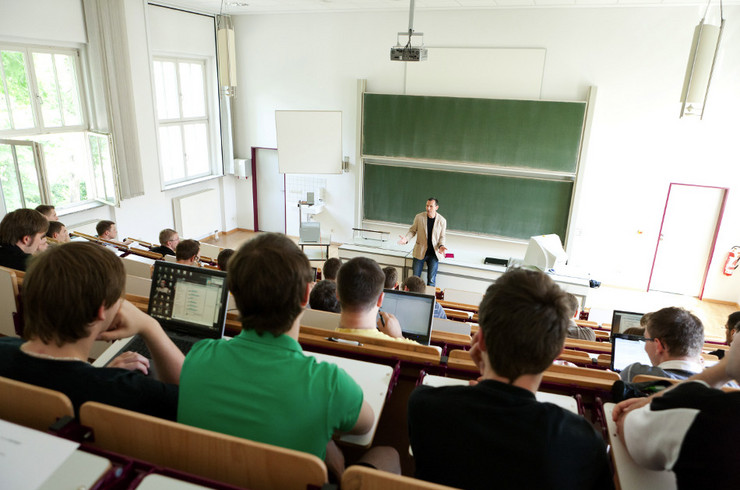 Studenten während eine Vorlesung an der Hochschule für Telekommunikation Leipzig