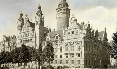Schwarz-Weiß-Aufnahme vom Neuen Rathaus um 1905