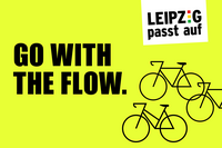 Grafik mit mehreren Fahrrädern und dem Schriftzug go with the flow (deutsch: mit dem Strom schwimmen)
