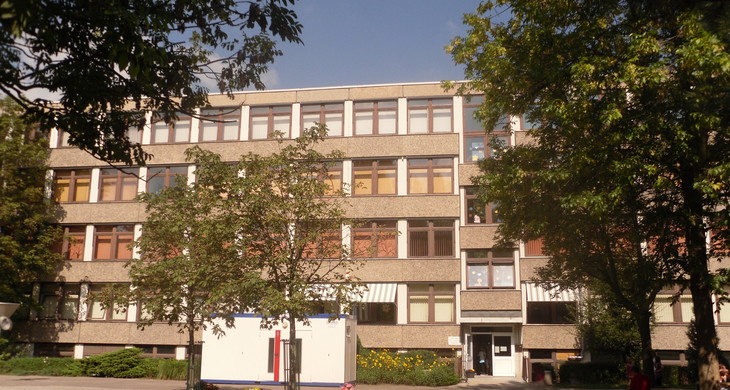 Gebäudeansicht Grundschule - 74. Schule